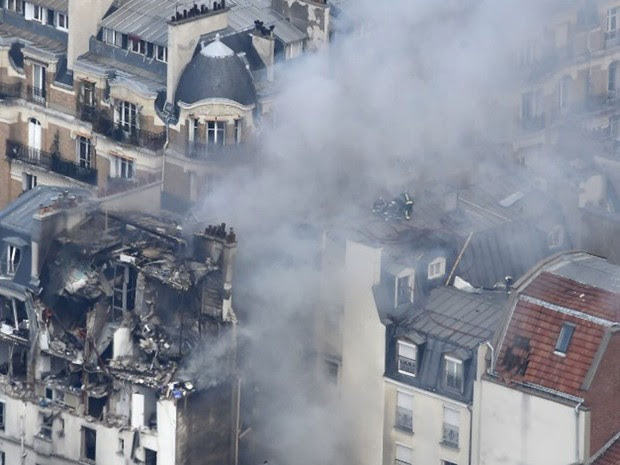 Explosão ocorrida após vazamento de gás deixou feridos em um prédio na Rua Bérite, em Paris, na manhã desta sexta-feira (1º)  (Foto: Dominique Faget/AFP)