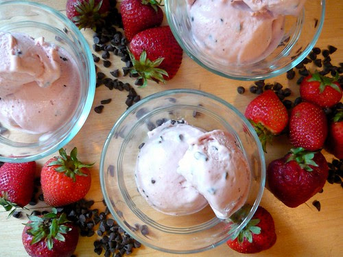 POM-Berry Chip Ice Cream