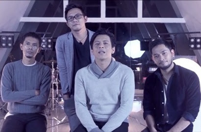 Foto: Serunya liburan personil NOAH bareng keluarga masing-masing http://ift.tt/20kt43r - Berita Terkini NOAH Terbaru Hari Ini -NOAH baru-baru ini bertolak ke Gili Trawangan, Nusa Tenggara Barat untuk konser sekaligus liburan. Kali ini Ariel dkk juga ditemani oleh keluarga masing-masing seperti istri Uki, Metha Yunatria dan Sophia Latjuba. 