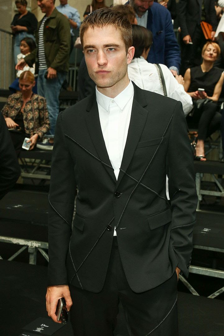  photo RobertPattinsonDiorFashionShow091.jpg
