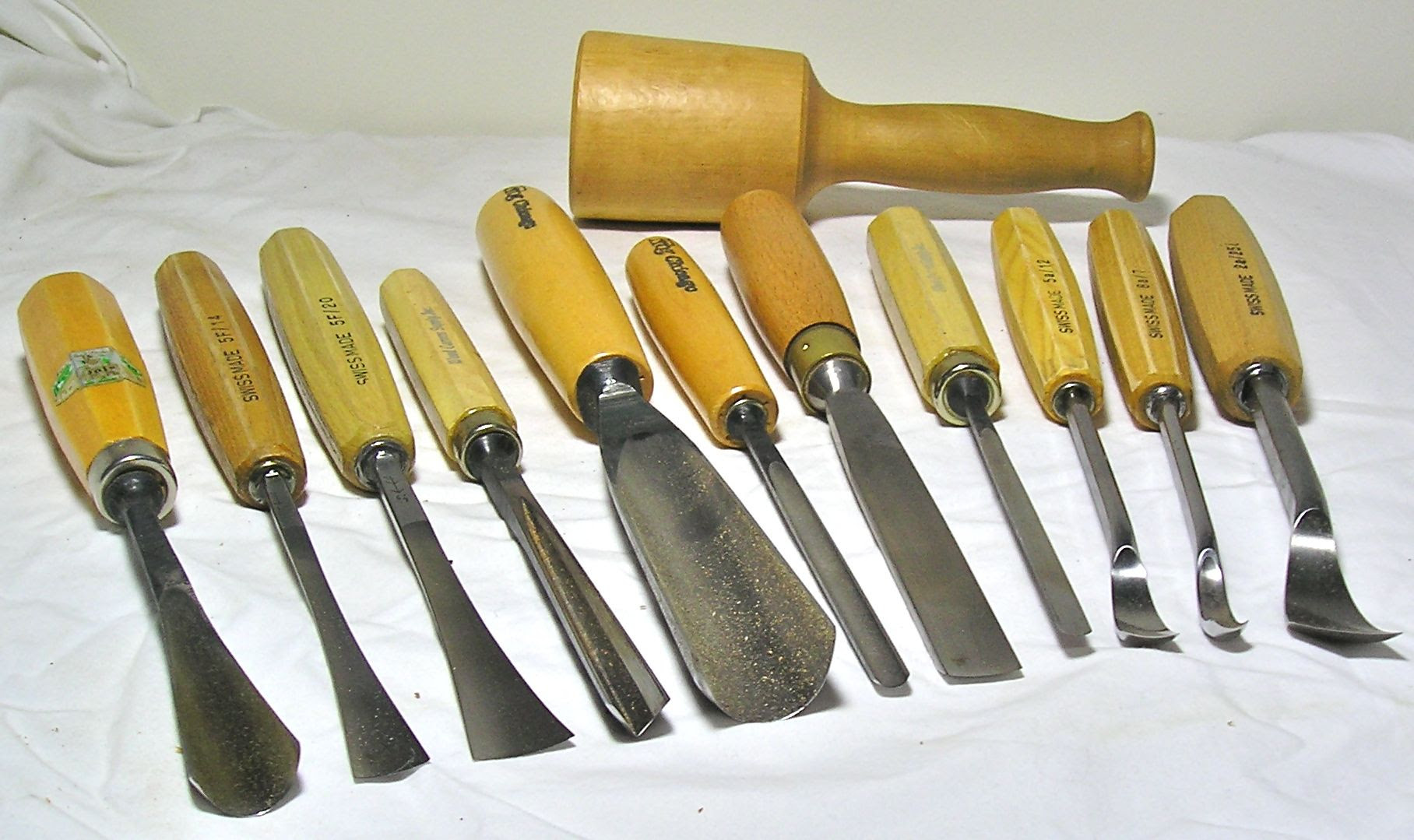 Description Carving tools 2.jpg