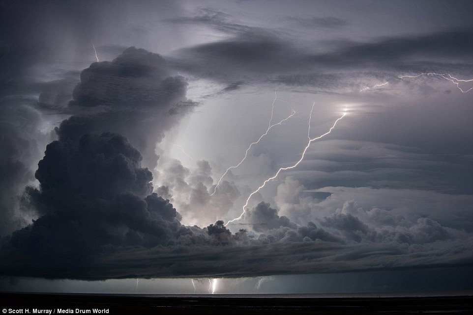 Upward lightning is typically classified into three groups. Starters extend up to an altitude of 19 miles (30km), jets extend to 31 miles (50km), and the gigantic jets reach up to 56 miles (90km). The upward movement in Mr Murray's image doesn't appear to extend this high, however, and storm chaser Dan Robinson said if part of a bolt is coming straight at you, it will appear to loop back on itself even when it's not