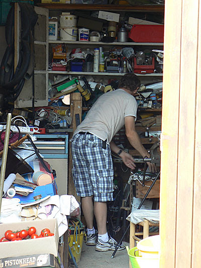 jean mi au garage.jpg