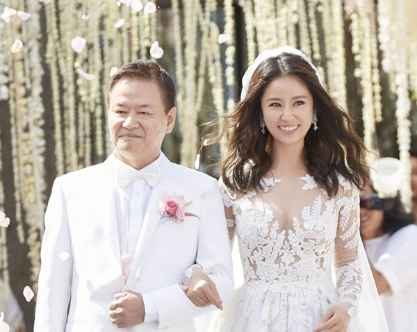 thời trang, trang sức tiền tỉ trong đám cưới của Lâm Tâm Như