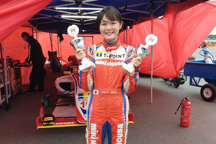 画像 F1を目指す14歳女性ドライバーjuju 海外f4デビュー戦でポール トゥ ウィン Topnews