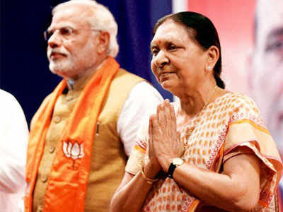 इसलिए आनंदीबेन पटेल को हटाना चाहते हैं पीएम नरेंद्र मोदी