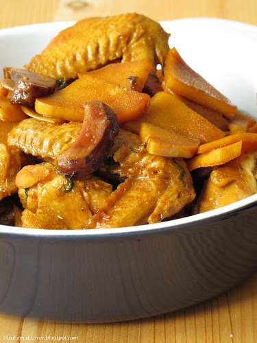 Braised bamboo shoot with chicken wings
