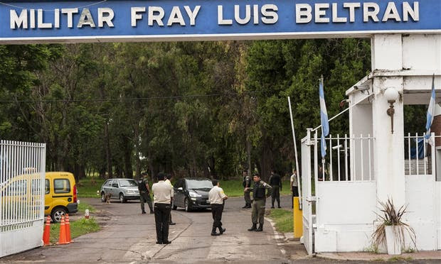 La Gendarmería allanó ayer la Fábrica Militar Fray Luis Beltrán; se confirmó el faltante de tres millones de municiones