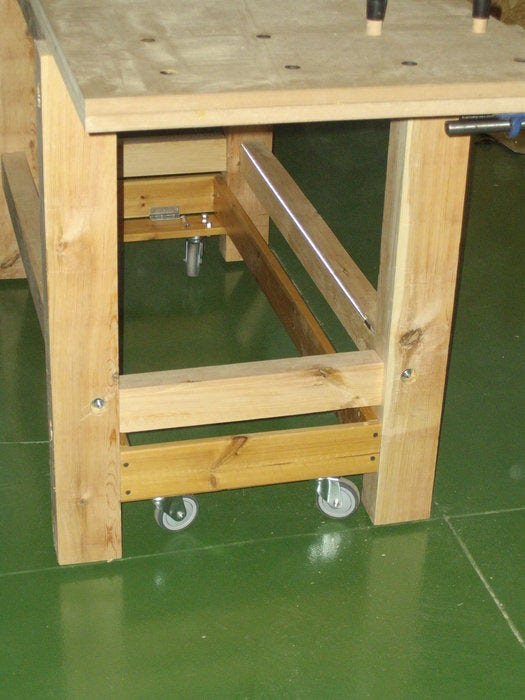 Mobile Workbench Ideas http://lumberjocks.com/projects/12527