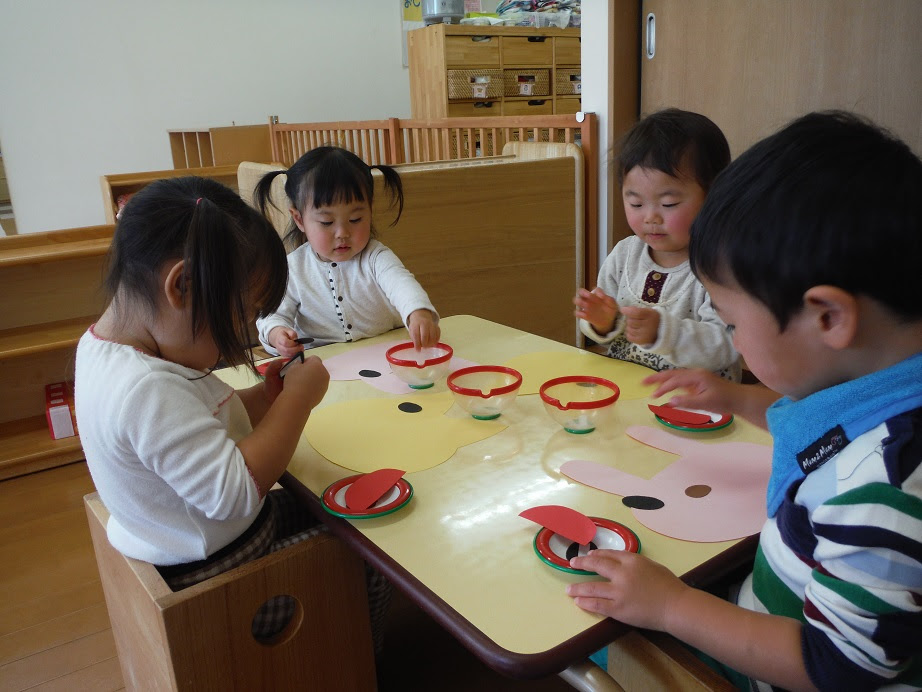 お正月遊びをしました すみれ組 １歳児 第二椎の実子供の家