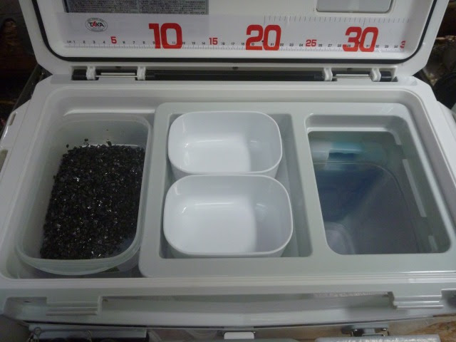 クールラインa Su1500x Surf改造 私は２０１４年春以降 を愛用し その使い勝手の良さ 保冷力のすばらしさに満足しつつ小改良しながら気に入って使って来ました しかし先日落ちギスをバコバコに釣って やや容量不足を感じたのと 最近は