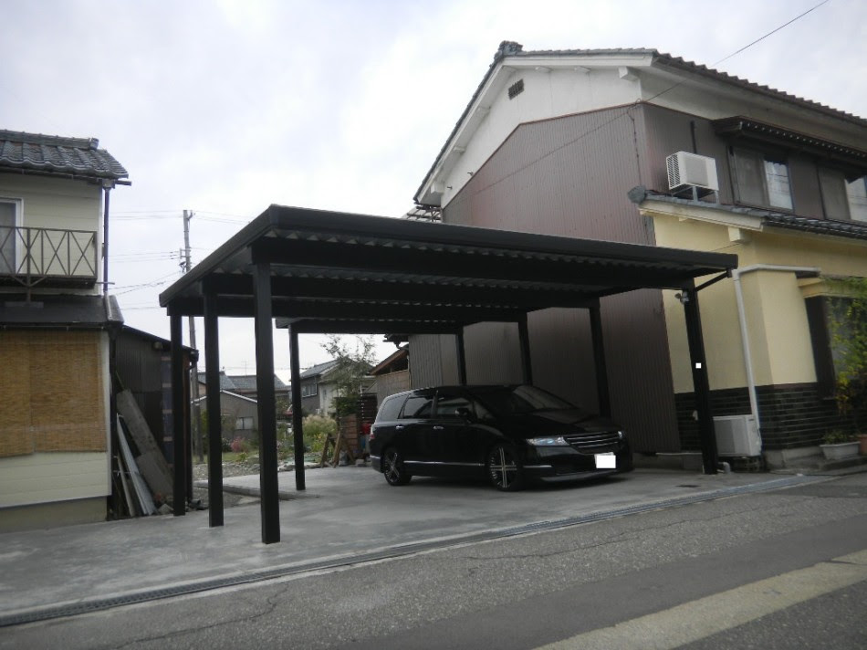 おしゃれな黒色のエクステリアカーポート 武生市 N様邸 福井県 カーポート エクステリア 福井ミニハウス