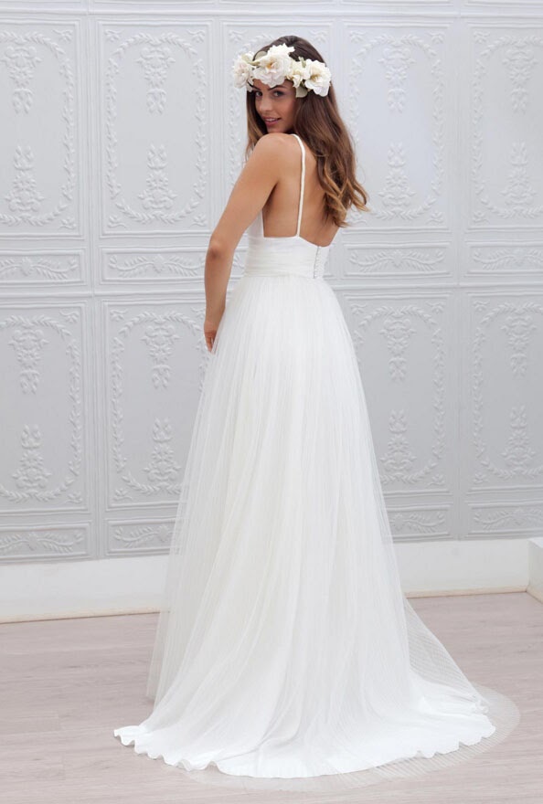 Little White Dress For Beach Wedding / Short Beach Wedding Dresses | Sangmaestro : With the same shades or mismatching blush, white and taupe maxi bridesmaid dresses with draped bodices and skirts for a cool beach wedding.