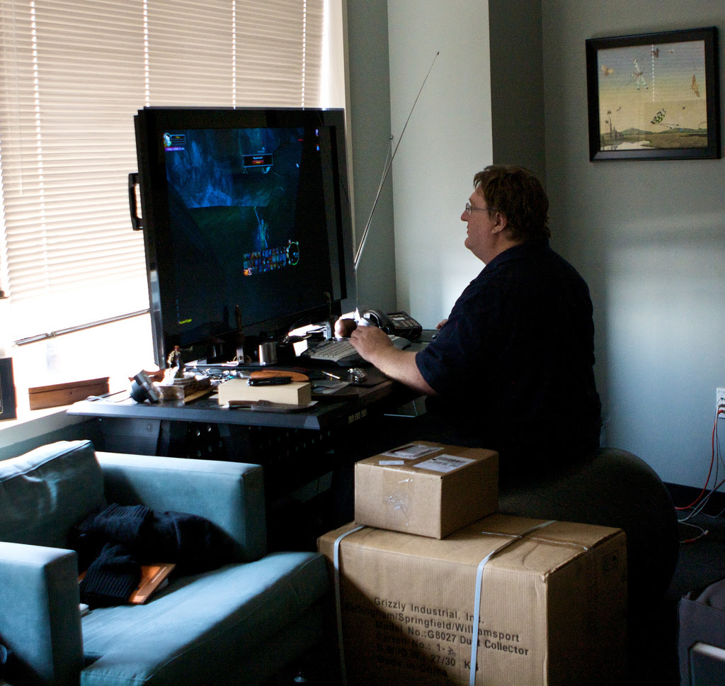 GabeN Rare picture of Gabe Newell in the wild ( i.imgur.com )
