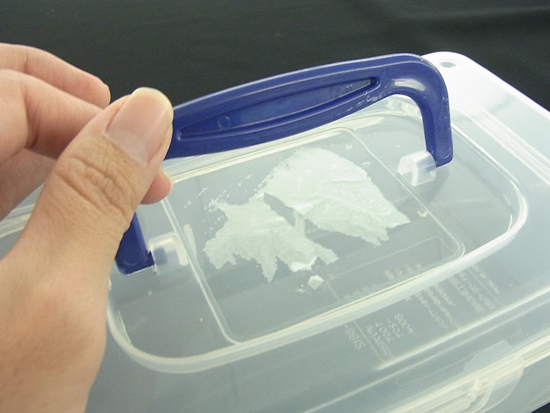 シールをきれいに剥がしたい ベタベタ跡の取り方をいろいろ試してみた プラスチック用 モノづくりを通じて幸せを共有するサナダ精工株式会社