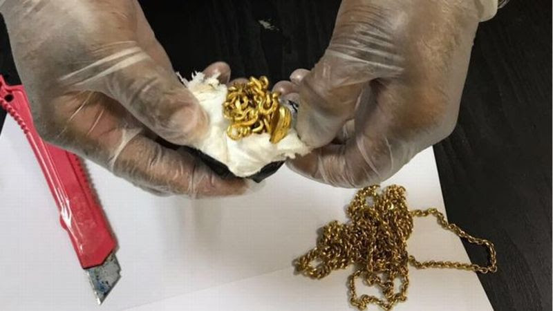 Petugas bea cukai Sri Lanka menemukan emas sekira 1kg di dalam dubur seorang pria yang bermaksud menyelundupkannya ke India. (Foto: Bea Cukai Sri Lanka)