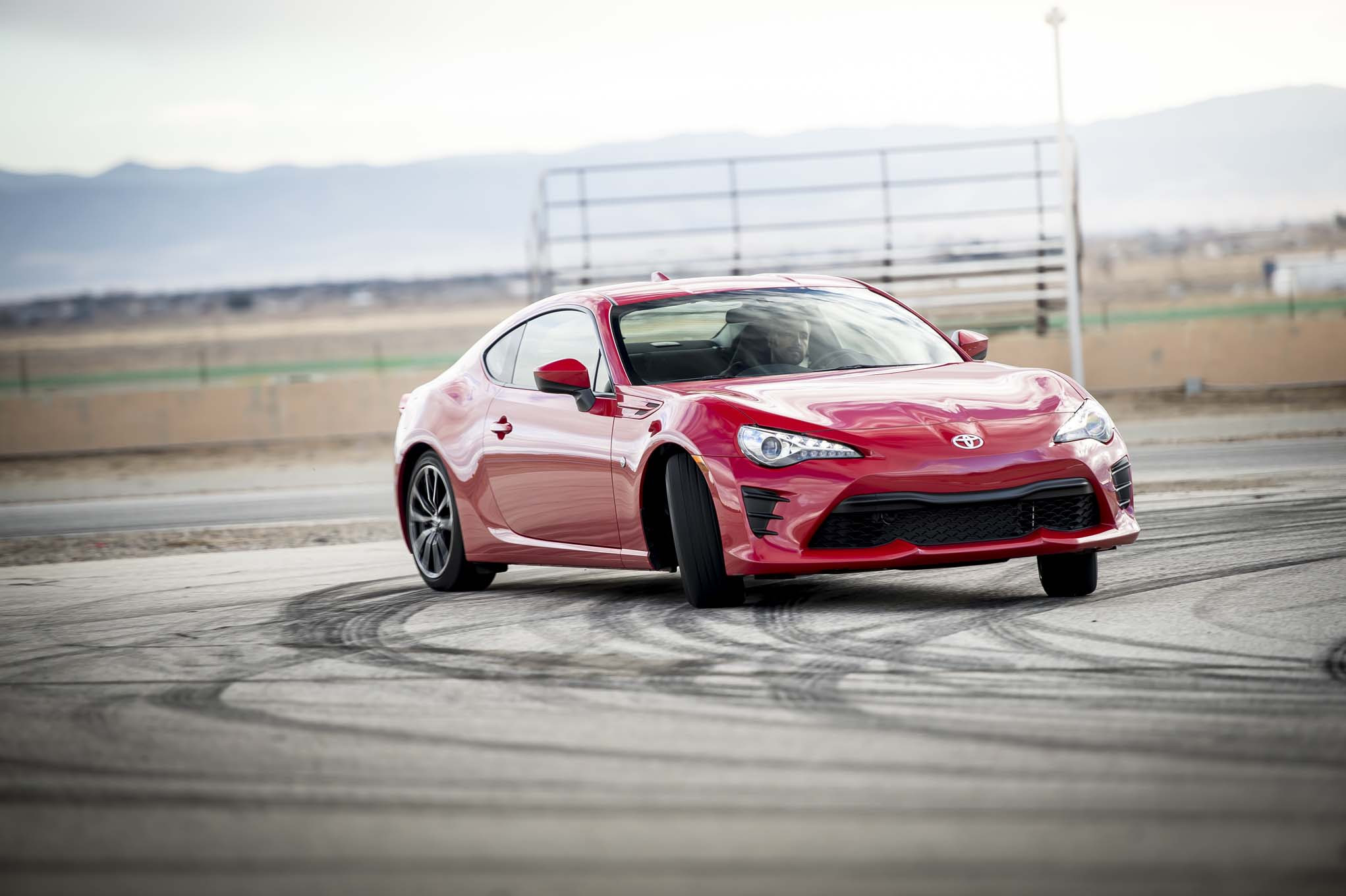 2017 Toyota 86 front three quarter in motion