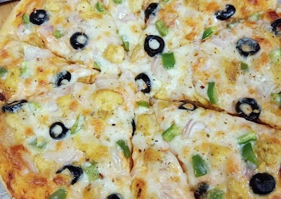 Step-by-Step Guide to Prepare Speedy Chicken Veggies Pizza 🍕🍕
