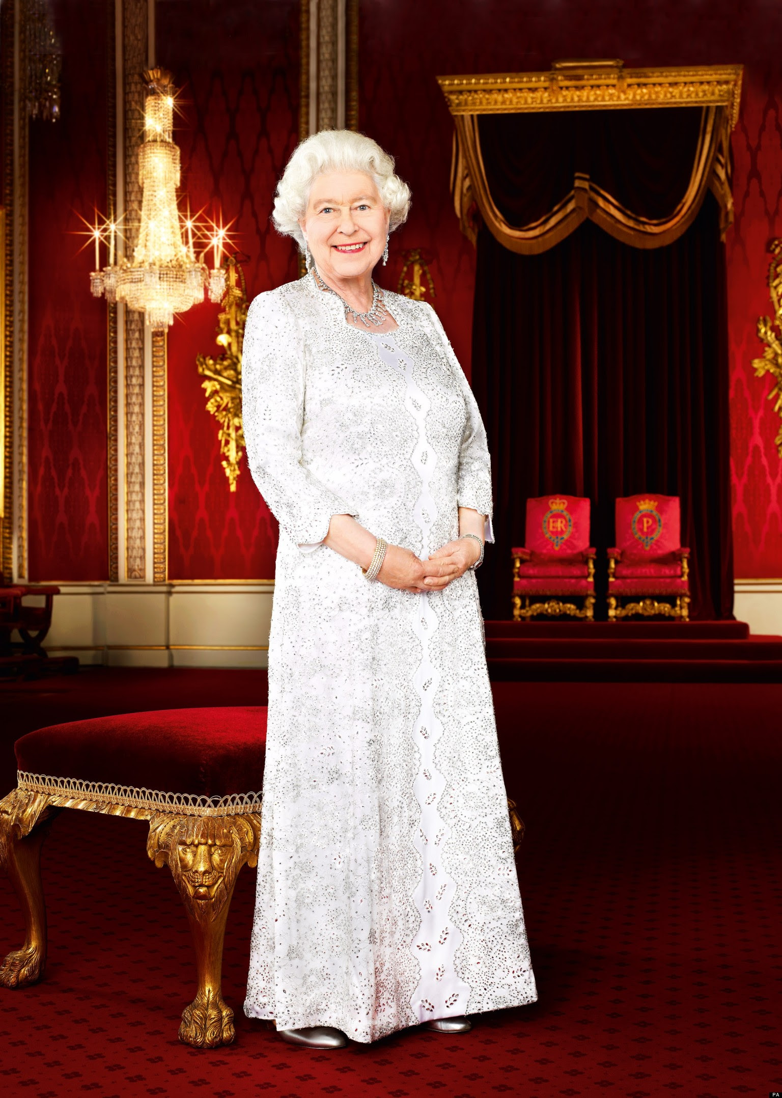 Queen's Wardrobe Secrets Revealed In New Book 'Dressing ...