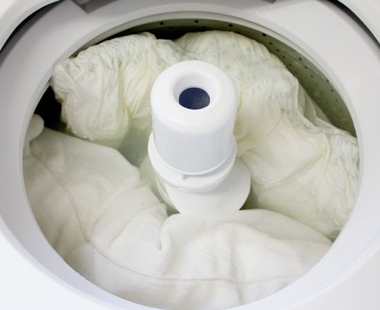 washing pillows - should do TWICE A YEAR! (+ how to make yellow pillows white again...Martha Stewart)