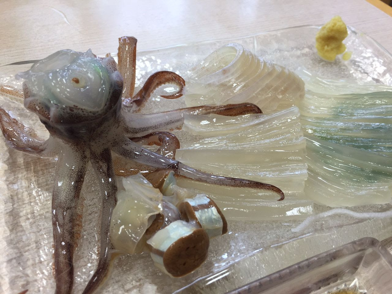 活イカが絶品 函館朝市 どんぶり横丁市場 でご当地グルメを堪能 北海道 トラベルjp 旅行ガイド