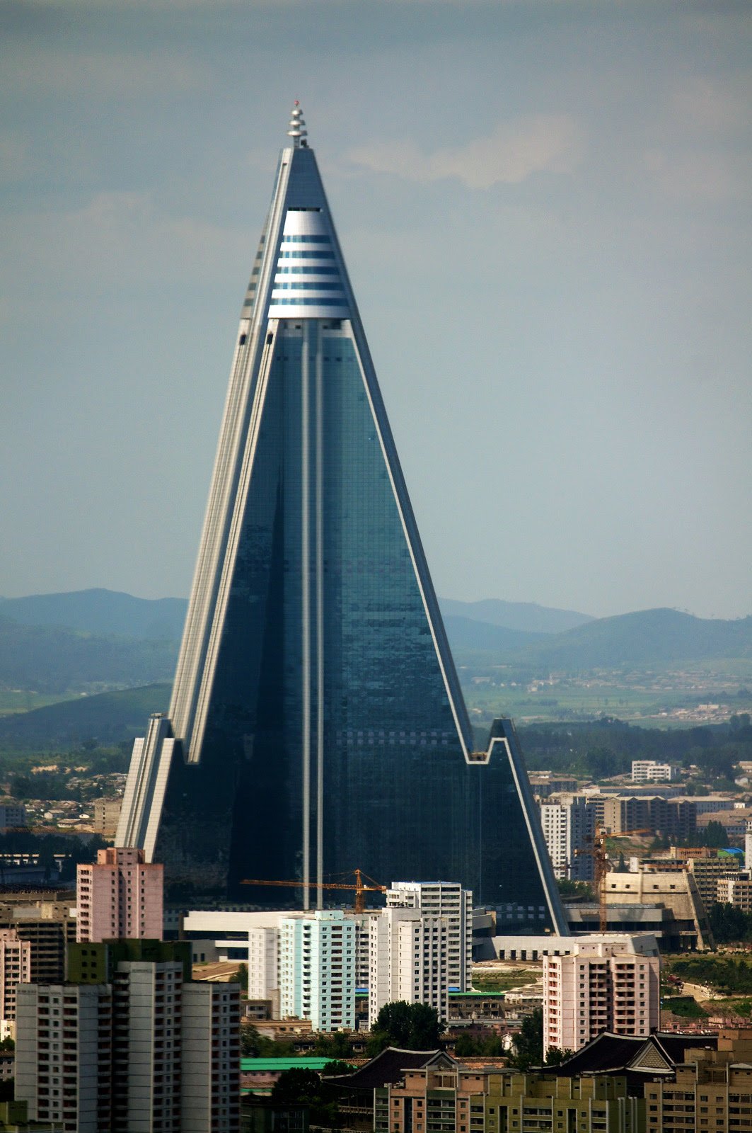 http://ryugyonghotel.com/ryugyong-hotel-tower.jpg