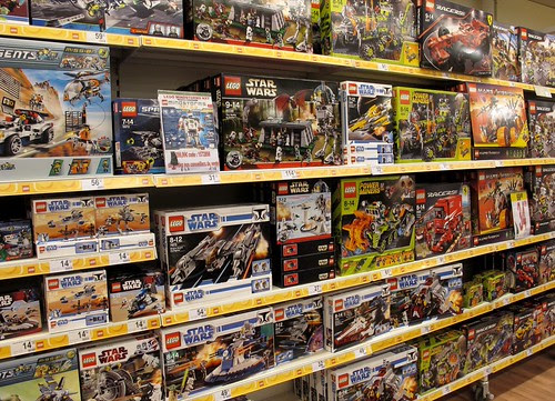 dans un magasin de jouets