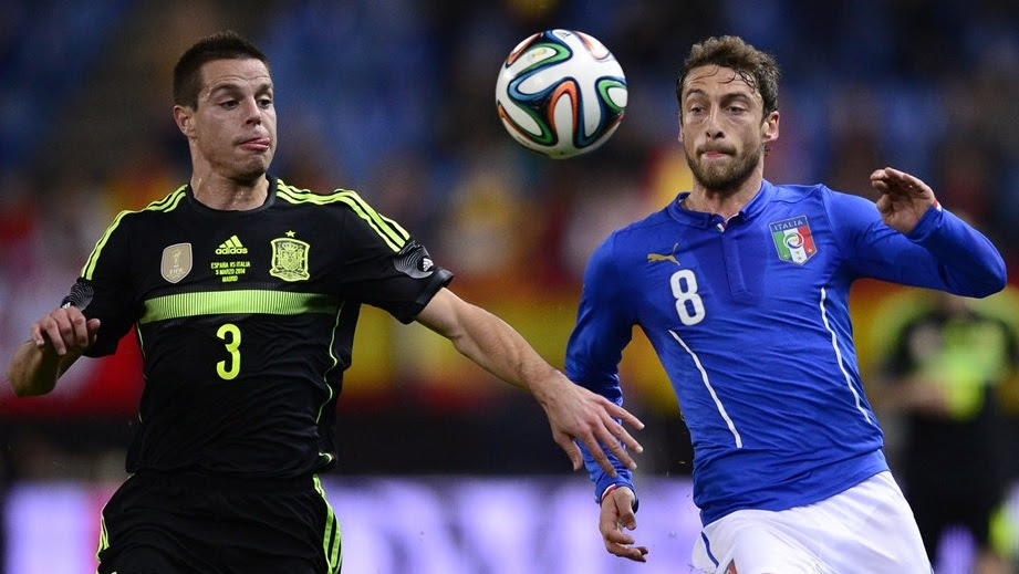 スペイン代表 Adidasアウェイ とイタリア代表 Pumaホーム が14年ニューモデルで激突 Football Shirts Voltage Com サッカー各国代表 クラブユニフォーム