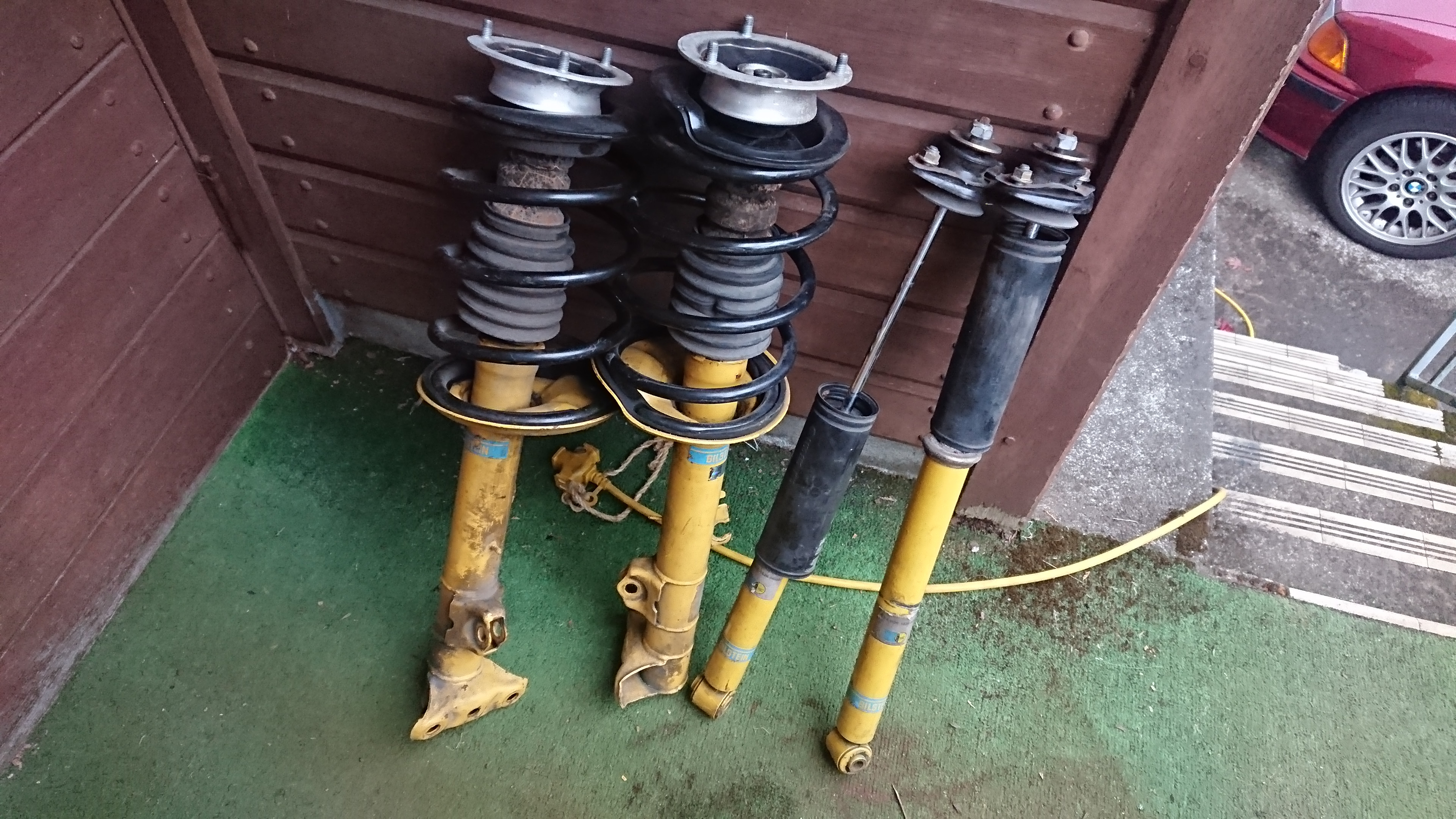 6 325i Cabriolet ダンパー交換 ダンパー交換作業 狼の皮を被った羊