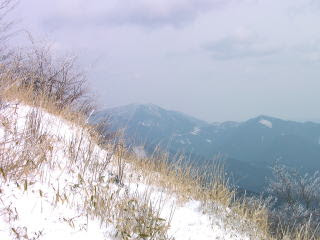 ３３高見山 関西 登頂日 04 1 24 天候 晴れ W氏と １ 行程 近鉄難波 8 11 近鉄鶴橋 8 16 8 18 榛原 9 04 霧氷号9 10発 高見登山口 9 48着 10 00出発 2 4k小峠 11 05 1 8k大峠 11 50 小休止 10分 1k高見山山頂 13 00 13 30食事 1 1k小峠