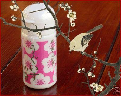 Kotoran burung bulbul sudah digunakan geisha untuk facial sejak Periode Heian (794-1185 Masehi). Para geisha menggunakan ramuan tersebut untuk memutihkan kulit, menghapus riasan mereka yang tebal, serta memperbaiki kondisi kulit. 