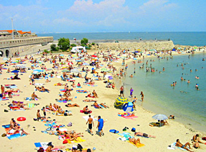 Perierga.gr - Απαγορεύτηκε το κάπνισμα σε παραλία