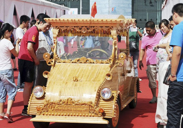 Veículo elétrico alcança a velocidade máxima de 50 km/h. (Foto: China Daily/Reuters)