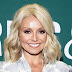 2021 Haircuts For Women Over 50 / A shorter cut with lighter hair color can make you appear a lot younger than you are.