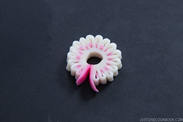 Decorative Kamaboko Cutting - Peacock (Kujaku)
