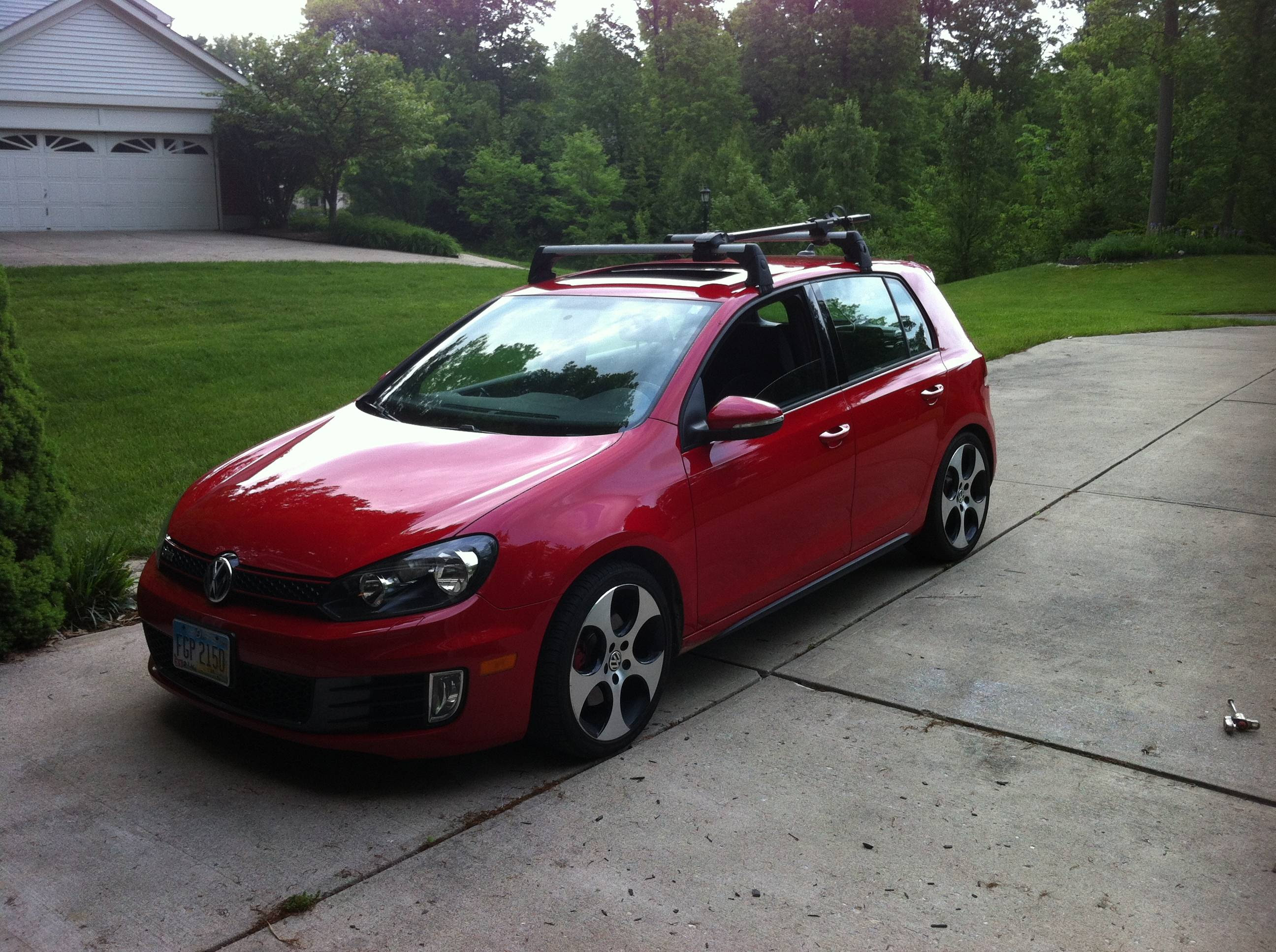 VWVortex.com - FS: OEM Votex Roof Rack base bars + Yakima ...