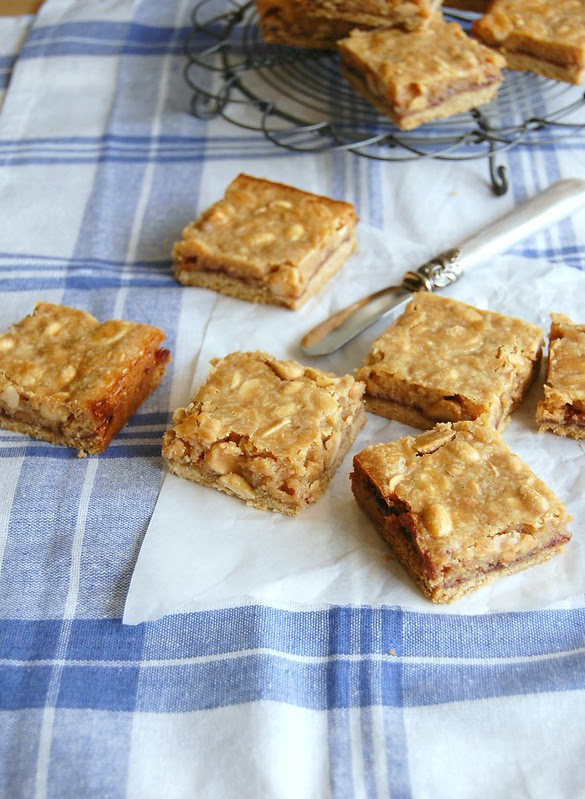 Pb & jelly bars / Barrinhas de manteiga de amendoim e geléia