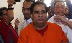 Duh! Ratusan Warga di Desa Ini Rajin 'Setor Duit' ke Dimas Kanjeng HorasSumutNews.com - Berita Terkini Terbaru Hari Ini - Nama Dimas Kanjeng ternyata sudah sangat terkenal di Desa Tegalgubug, Kabupaten Cirebon, Jawa Barat. Bagaimana tidak, ratusan orang warga desa tersebut adalah pengikut, atau lebih tepatnya korban, tersangka penipuan modus penggandaan uang itu. Berita Daerah Indonesia, 