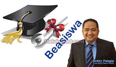 Ambon, Malukupost.com - Gubernur Maluku Said Assagaff menyambut baik program beasiswa studi dari pemerintah Australia kepada masyarakat di Maluku, melalui Tim Australia Award Indonesia. hal ini disampaikan Kepala Bagian Humas Pemerintah Provinsi (Pemprov) Maluku Bobby Kin Palapia, di Ambon, Senin (30/10). "Program beasiswa ini sejalan dengan keinginan Gubernur, yang berharap dibukanya kembali jalur penerbangan Ambon - Darwin, mempermudah akses studi dari warga Maluku ke Australia," ujar Palapia. 