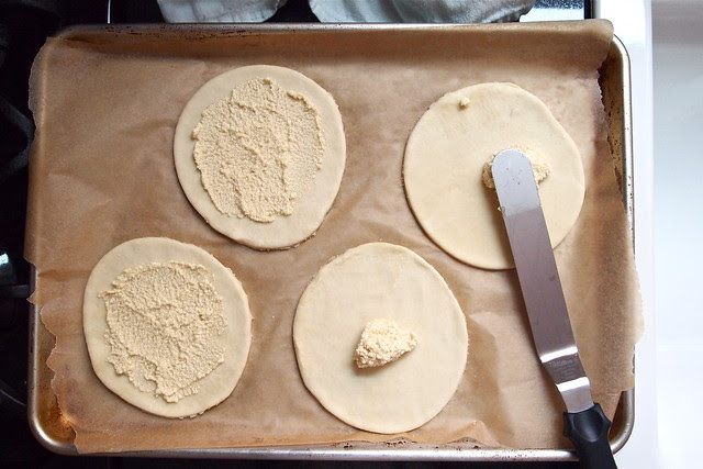Spreading custard