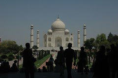Ek Shahenshah Ne Banake Yeh Haseen Tajmahal Ham Gareebon Ki Mohabbat Ka Udaya Hai Mazak.. by firoze shakir photographerno1