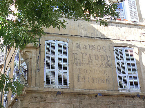 vieille enseigne à Aix.jpg