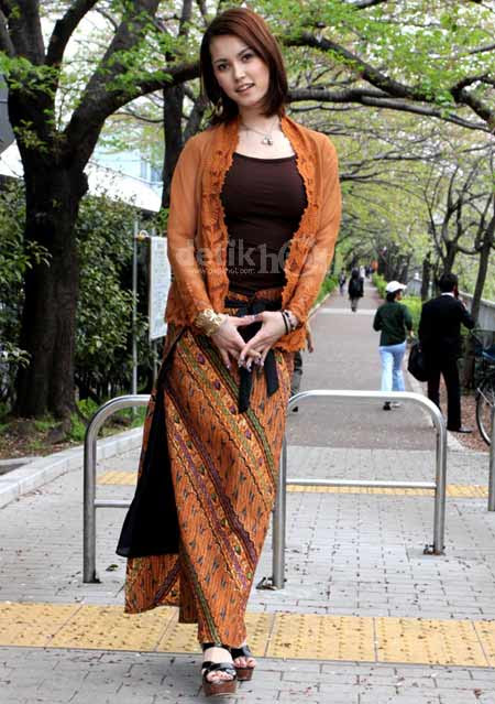  Foto  Miyabi Pakai Batik  Tonti Blog