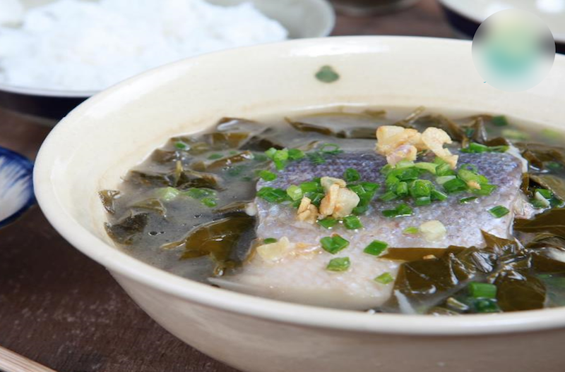 Những miếng cá tươi ngon được lựa chọn cho món canh cá chua