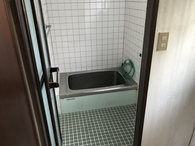 浴室をシート貼りで経済的にリフォーム ｄｉｙ法や費用を解説