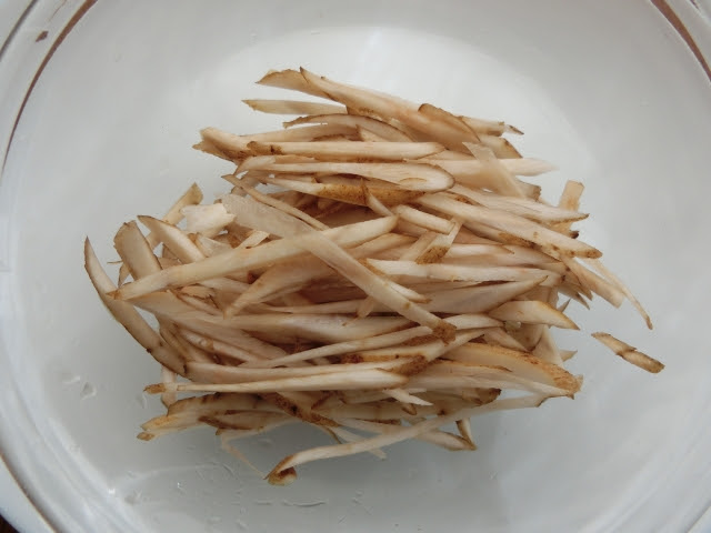 ごぼうのささがきが赤いのはなぜ 食べられないのか 野菜と果物の豆知識 ベジタブリッシュ