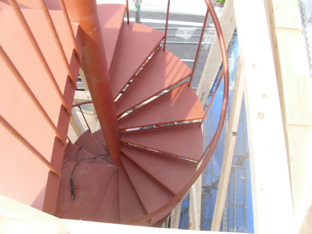 螺旋階段工事はこう始まる こう終わる