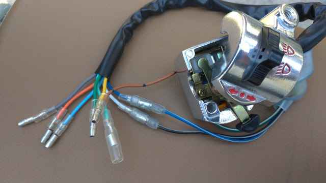リトルカブ 左側ウインカースイッチkit 流浪の民 Weblog