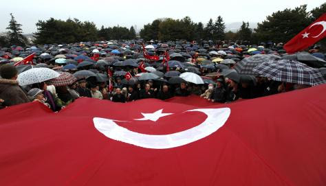 Τουρκία:Διαδήλωση υπέρ...της ΒΑΡΙΟΠΟΥΛΑΣ!