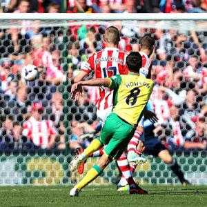 Howson strike seals Norwich win